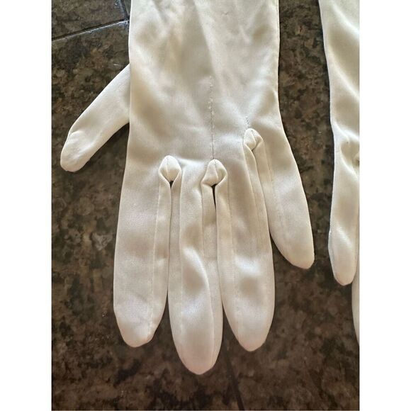 Vintage nylon gloves - Picture 2 of 4